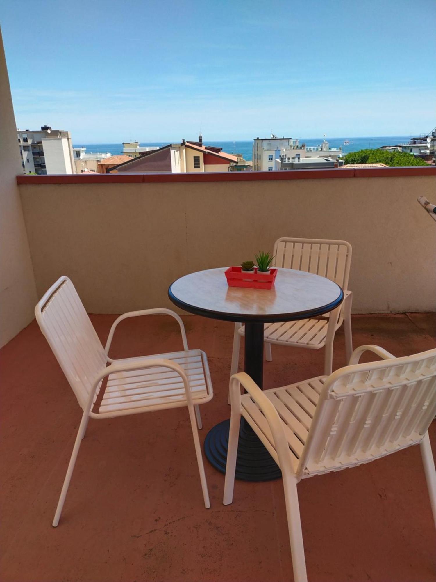 Hotel Goldene Rose Rimini Exterior photo